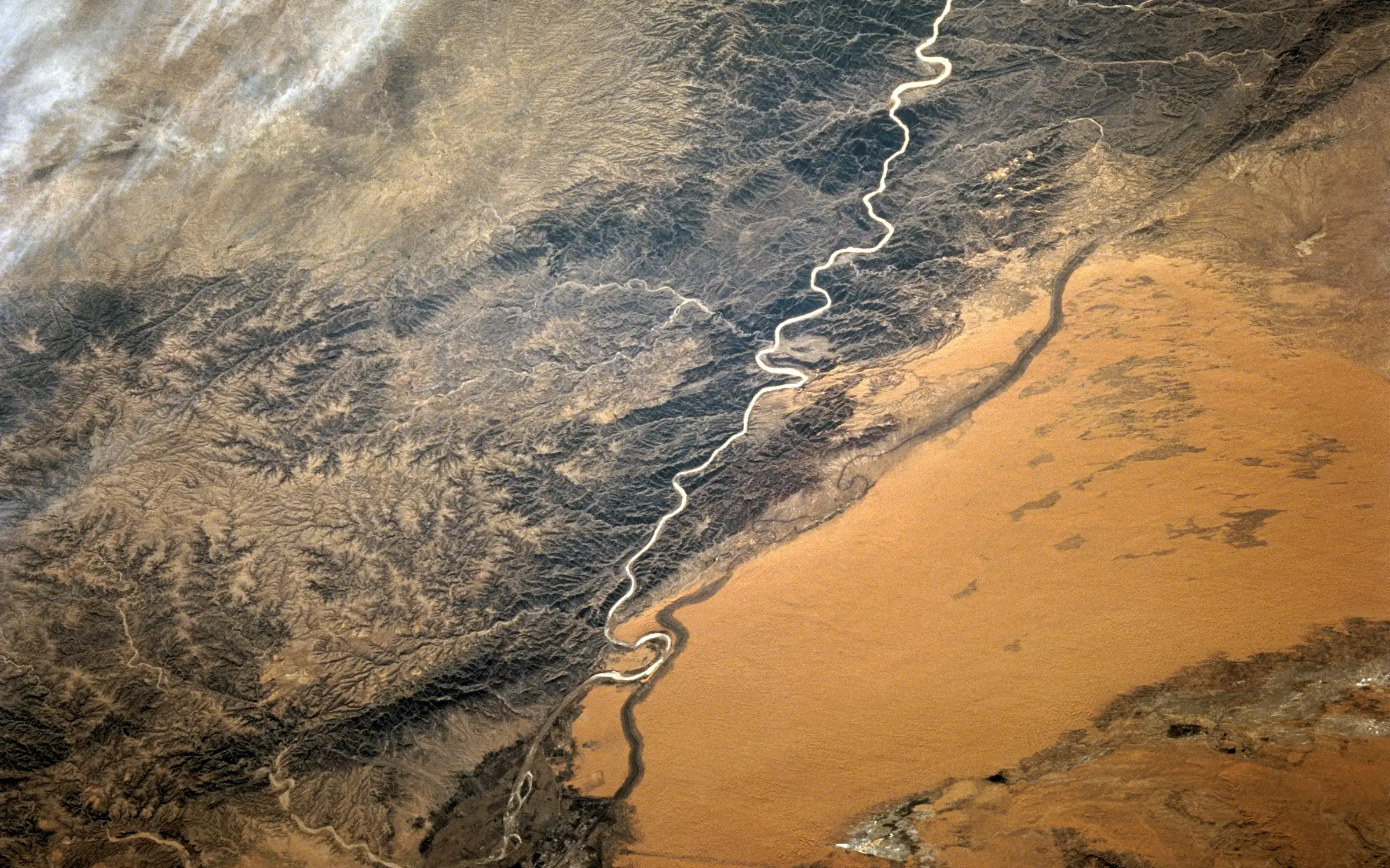 Satellite view of a river crossing arid terrain